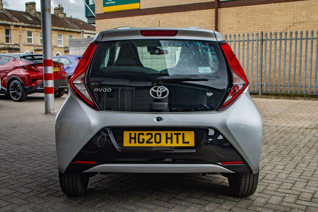Toyota Aygo 1.0 Vvt-i X-play X-shift Euro 6 Safety Sense Silver #4