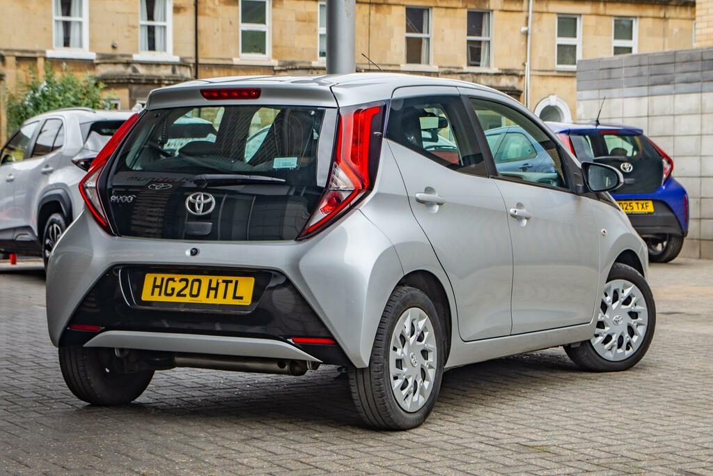 Toyota Aygo 1.0 Vvt-i X-play X-shift Euro 6 Safety Sense Silver #2