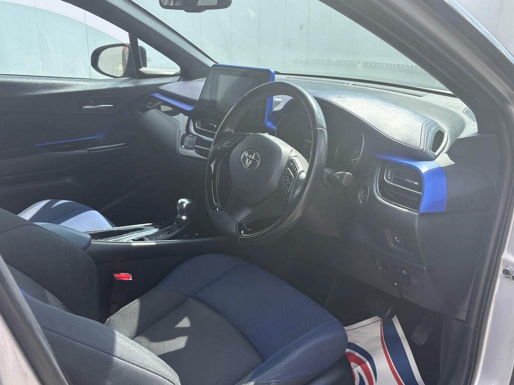 Toyota C-Hr Excel White #10