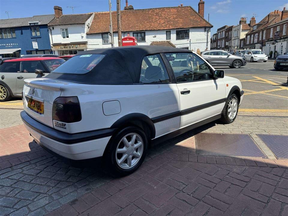 Volkswagen Golf Avantgarde 2.0 Converitible White #9