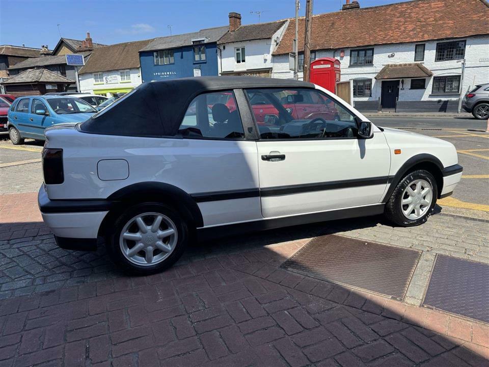 Volkswagen Golf Avantgarde 2.0 Converitible White #8