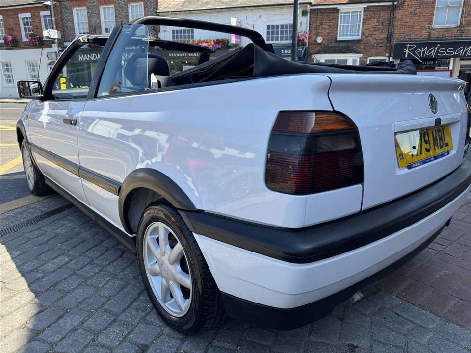 Volkswagen Golf Avantgarde 2.0 Converitible White #30