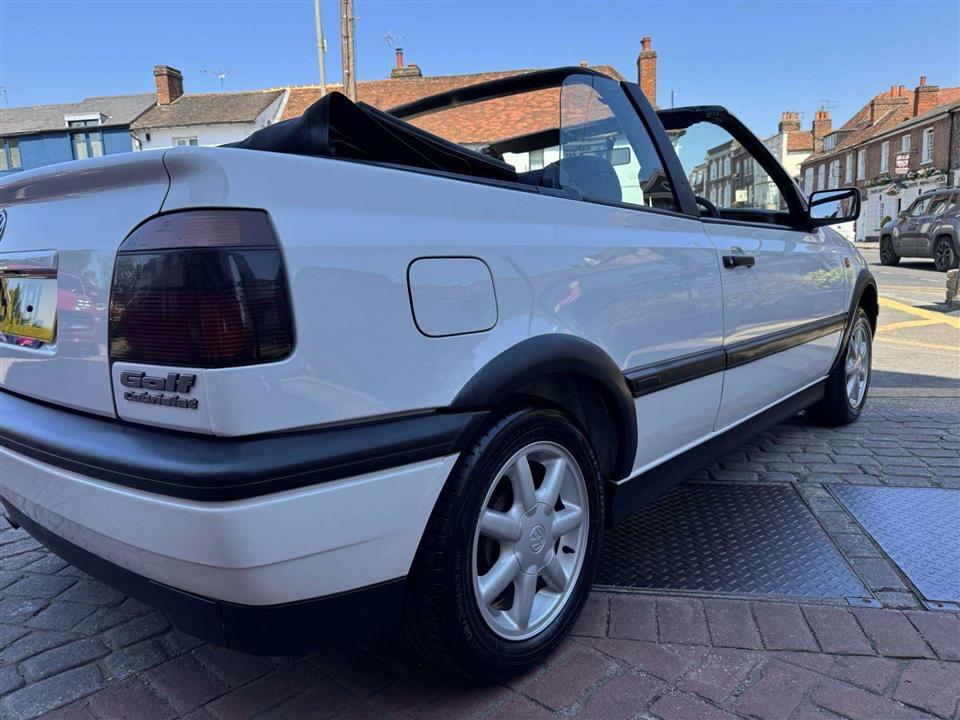 Volkswagen Golf Avantgarde 2.0 Converitible White #31