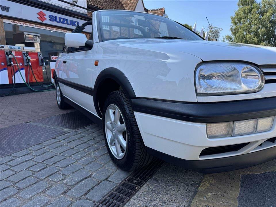 Volkswagen Golf Avantgarde 2.0 Converitible White #32