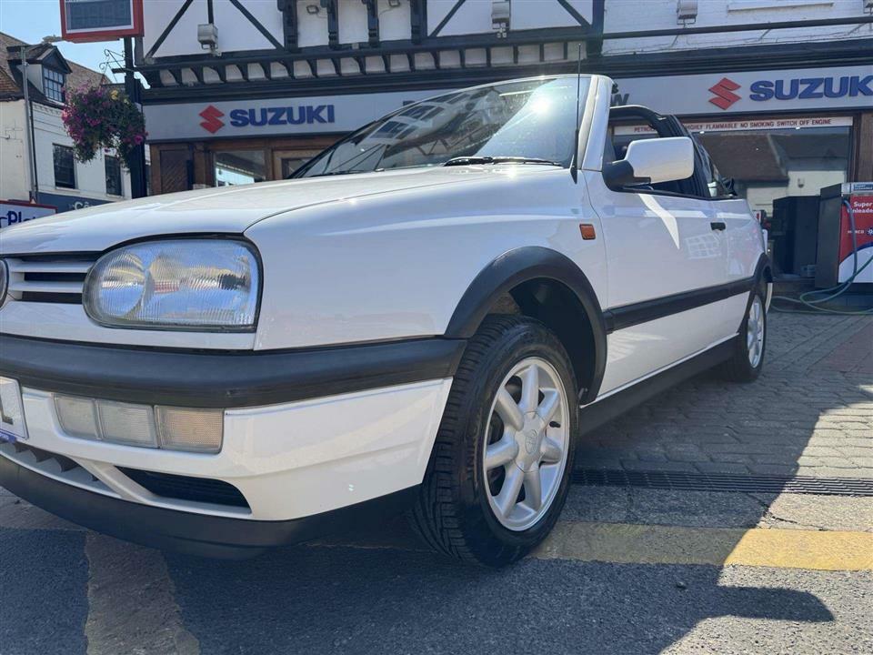 Volkswagen Golf Avantgarde 2.0 Converitible White #33