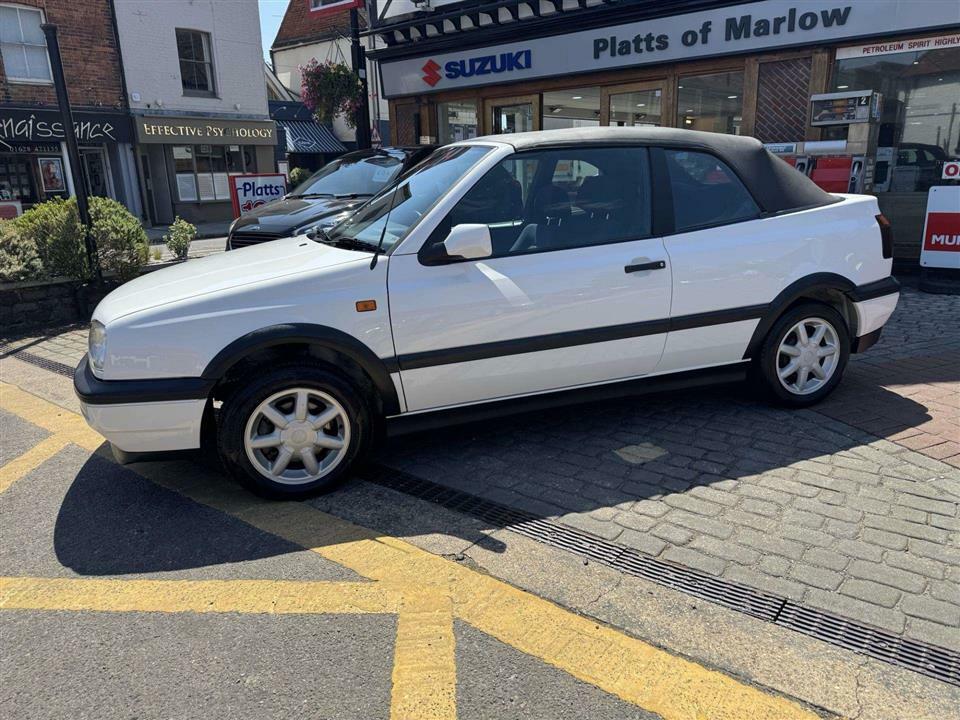 Volkswagen Golf Avantgarde 2.0 Converitible White #16