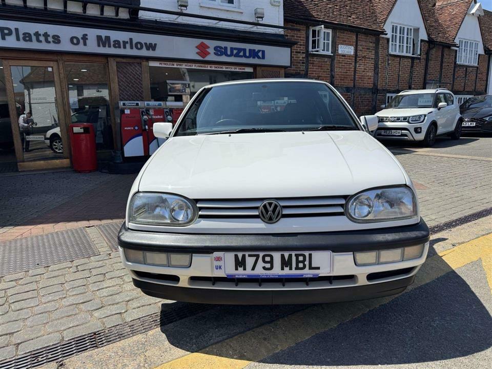 Volkswagen Golf Avantgarde 2.0 Converitible White #4