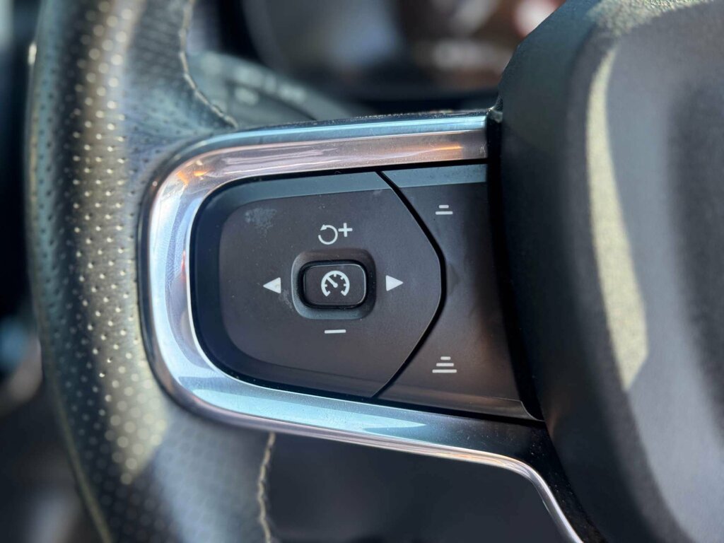 Volvo XC40 1.5 T3 163 R Design Geartronic Black #42