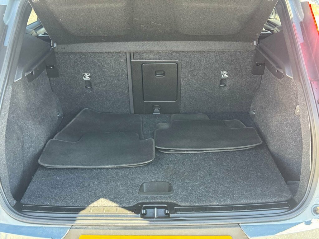 Volvo XC40 1.5 T3 163 R Design Geartronic Black #64