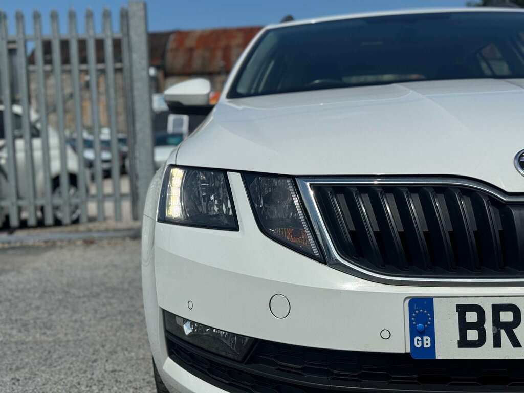 Skoda Octavia 1.6 Octavia Se Technology Tdi BR19XAA White #4