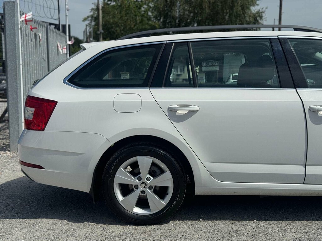 Skoda Octavia 1.6 Octavia Se Technology Tdi BR19XAA White #2