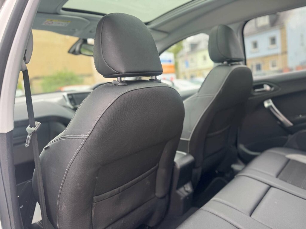 Peugeot 2008 Suv 1.6 Bluehdi Allure Euro 6 201717 Black #24