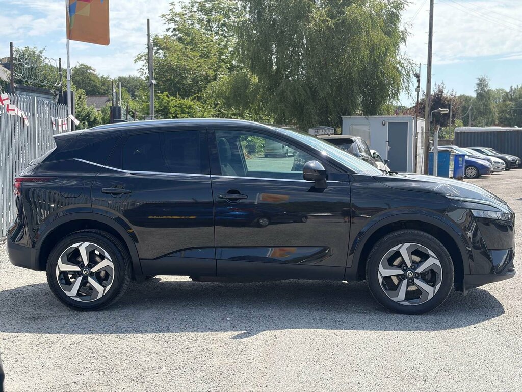Nissan Qashqai 1.3 Qashqai N-connecta Dig-t Mhev Black