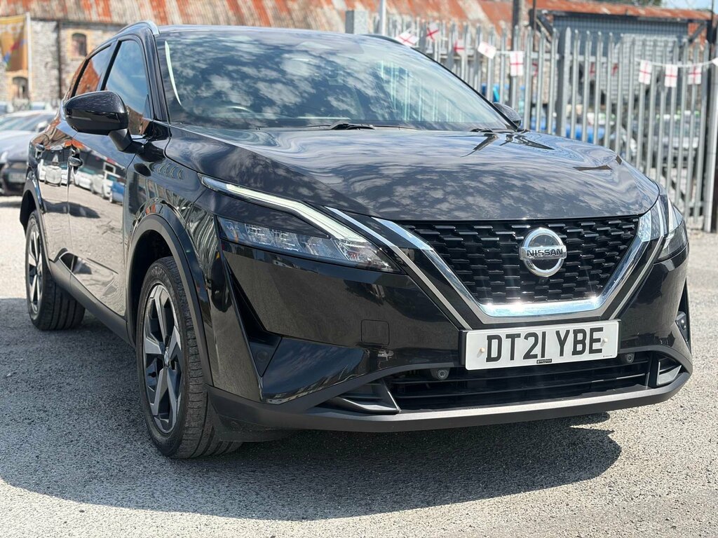Nissan Qashqai 1.3 Qashqai N-connecta Dig-t Mhev DT21YBE Black