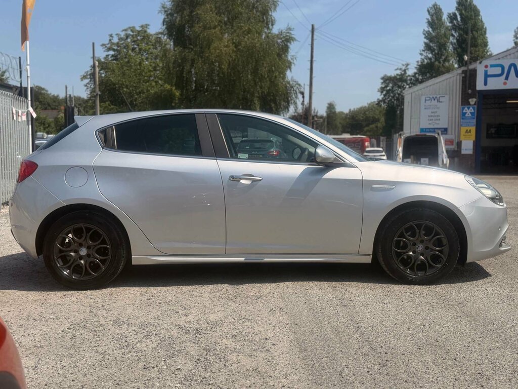 Alfa Romeo Giulietta 1.6 Giulietta Tecnica Jtdm-2 Silver