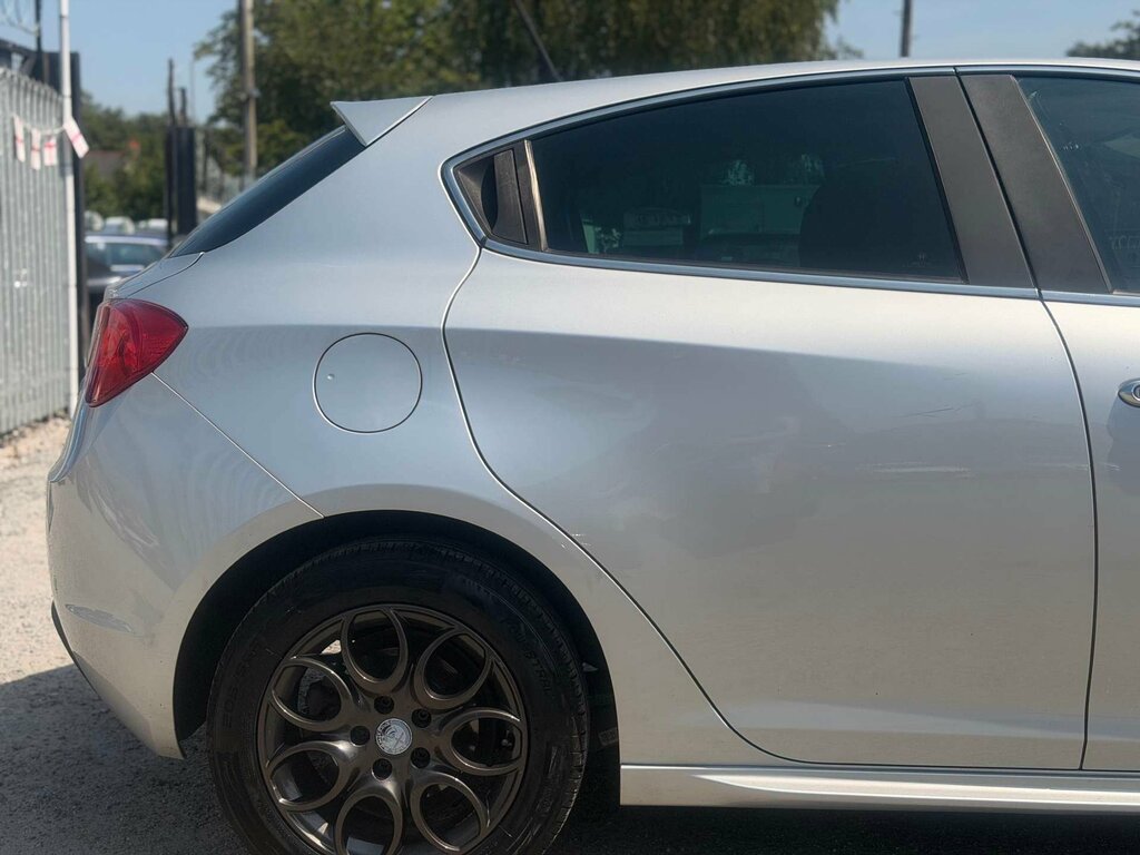Alfa Romeo Giulietta 1.6 Giulietta Tecnica Jtdm-2 Silver #4