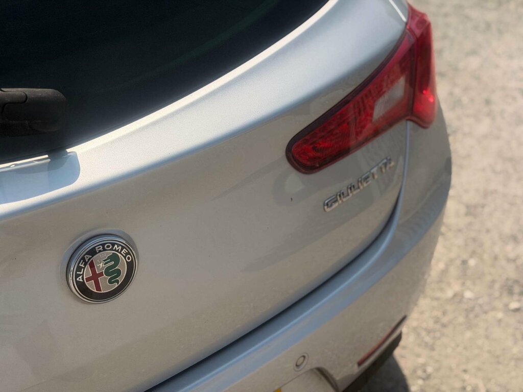 Alfa Romeo Giulietta Super Red #24