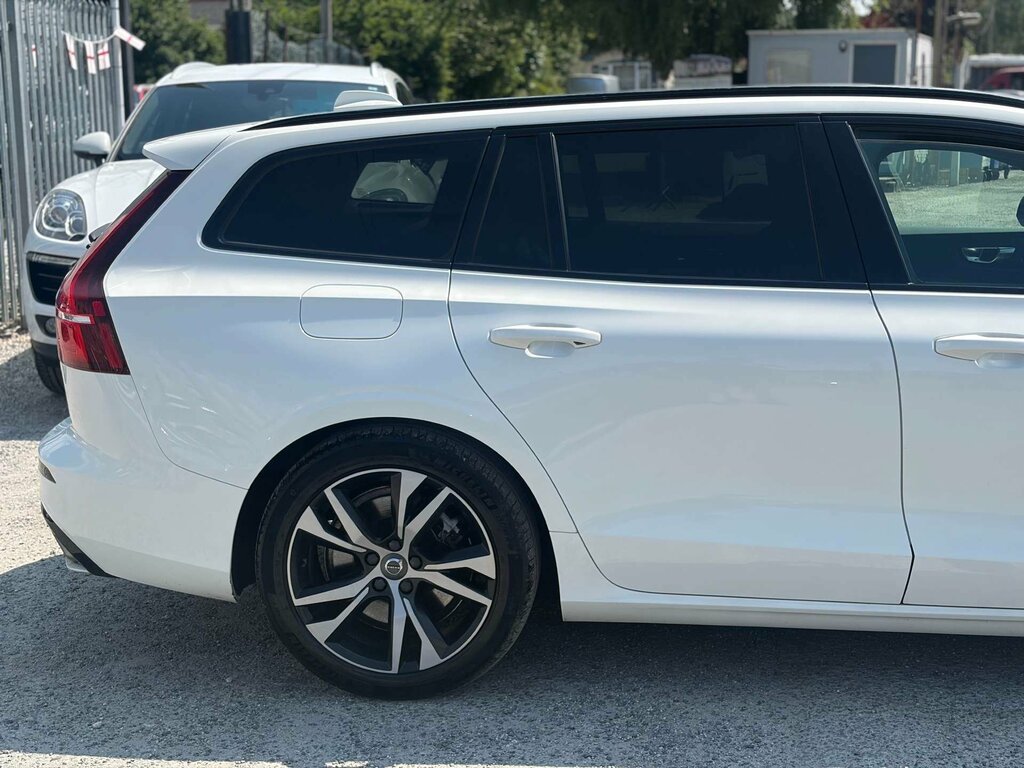 Volvo V60 2.0 V60 R-design T6 Recharge Awd 4Wd White #2