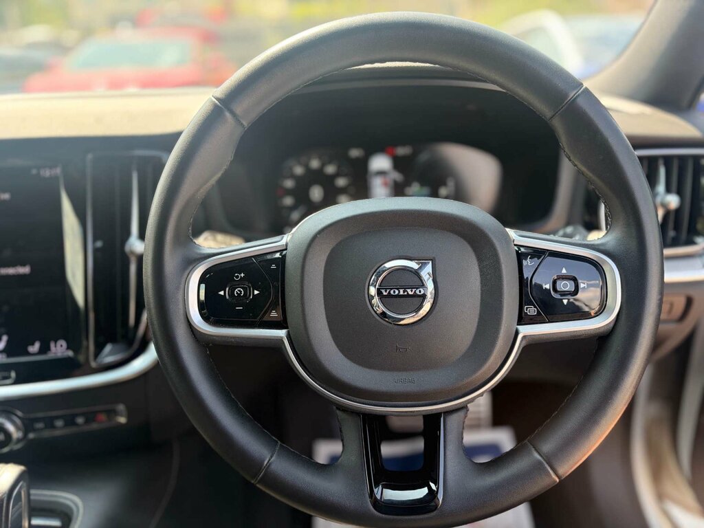 Volvo V60 R-design Black #37