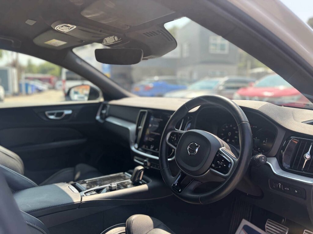 Volvo V60 R-design Black #26