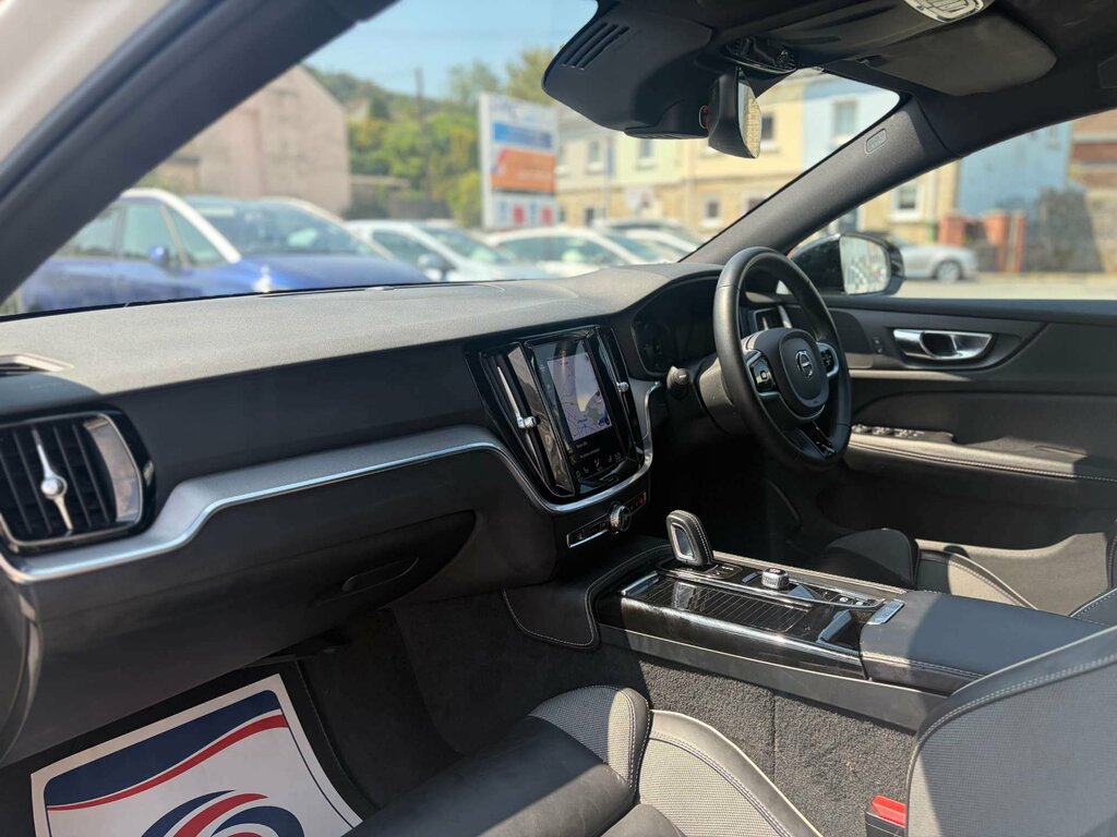 Volvo V60 R-design Black #44