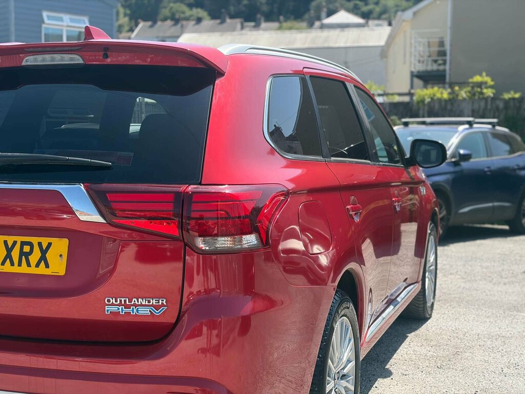 Mitsubishi Outlander 2.4 Outlander 4H Phev Cvt 4Wd Red #6