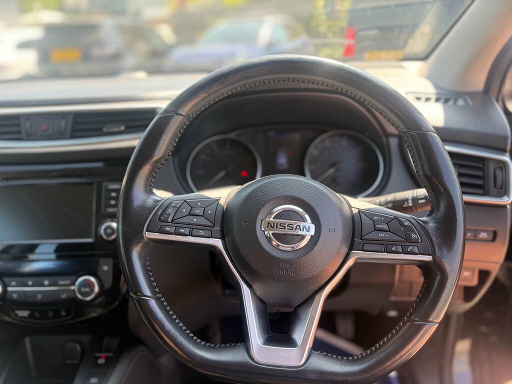 Nissan Qashqai 1.3 Qashqai Acenta Premium Dig-t Black #5