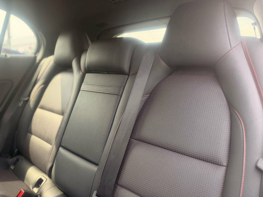 Mercedes-Benz GLA Class 2.1 Gla 220 D 4Matic Amg Line 174 Bhp Blue #24