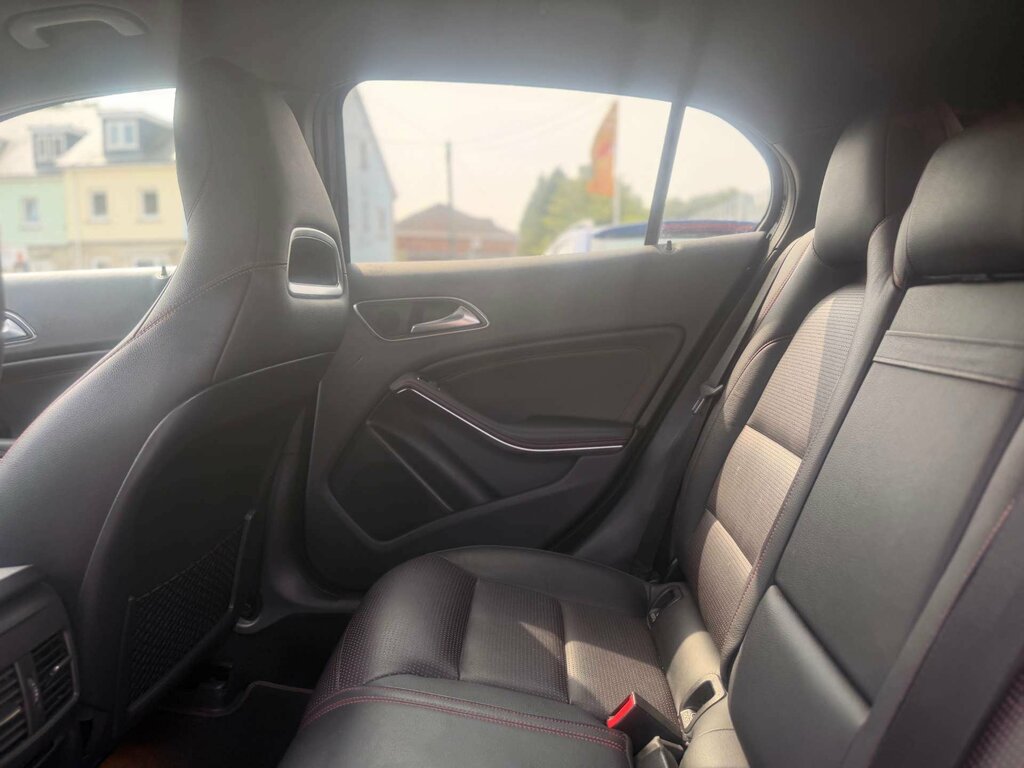 Mercedes-Benz GLA Class 2.1 Gla 220 D 4Matic Amg Line 174 Bhp Blue #23