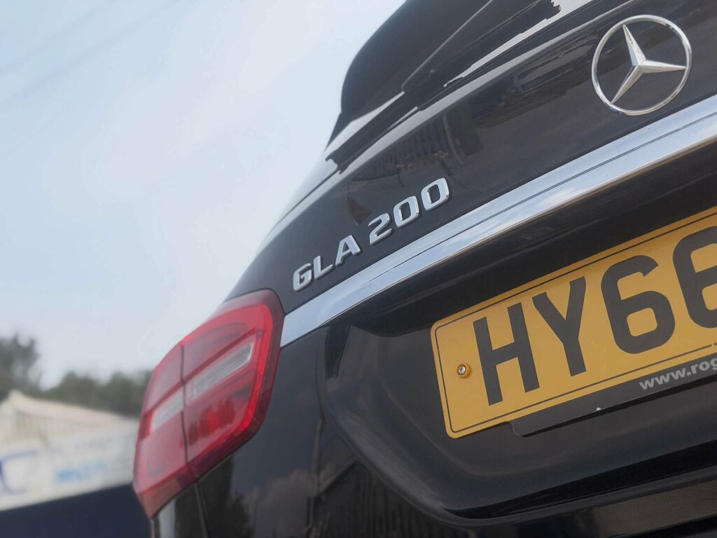 Mercedes-Benz GLA Class 2.1 Gla 220 D 4Matic Amg Line 174 Bhp Blue #49