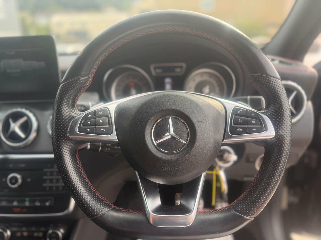 Mercedes-Benz GLA Class 1.6 Gla 200 Amg Line Premium Black #5