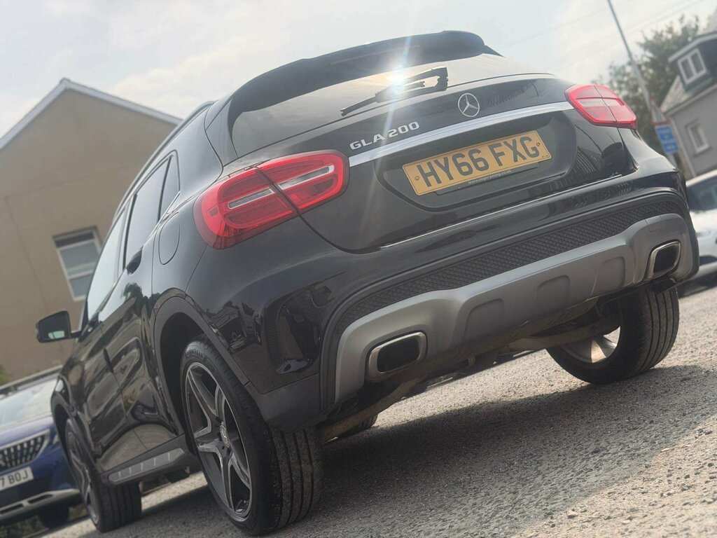 Mercedes-Benz GLA Class 2.1 Gla 220 D 4Matic Amg Line 174 Bhp Blue #31