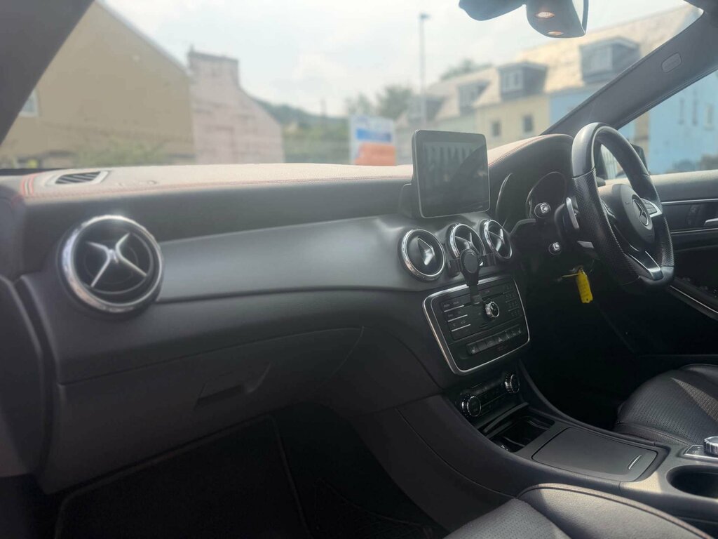 Mercedes-Benz GLA Class 2.1 Gla 220 D 4Matic Amg Line 174 Bhp Blue #44