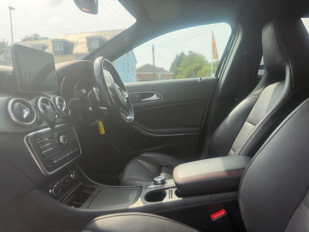 Mercedes-Benz GLA Class 2.1 Gla 220 D 4Matic Amg Line 174 Bhp Blue #51