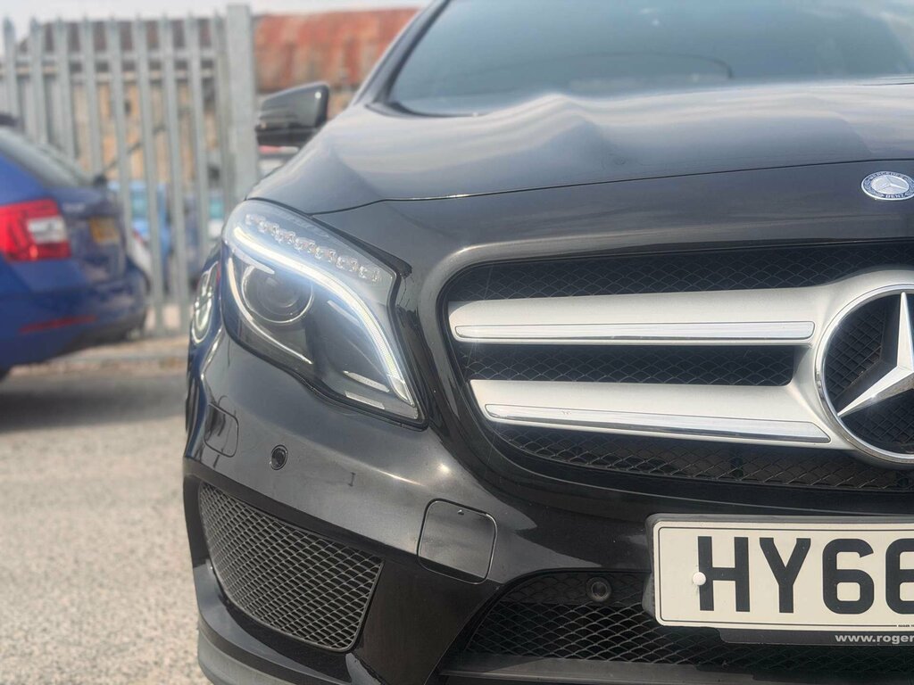 Mercedes-Benz GLA Class 2.1 Gla 220 D 4Matic Amg Line 174 Bhp Blue #17
