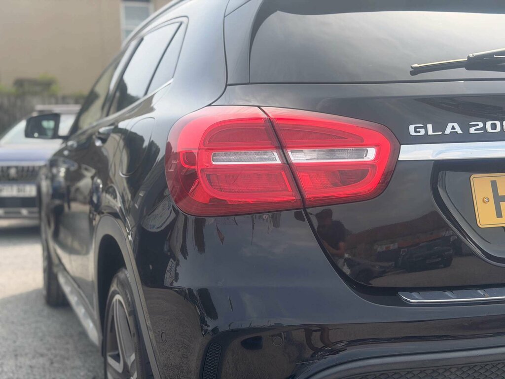Mercedes-Benz GLA Class 2.1 Gla 220 D 4Matic Amg Line 174 Bhp Blue #60