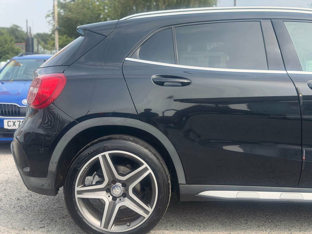 Mercedes-Benz GLA Class 2.1 Gla 220 D 4Matic Amg Line 174 Bhp Blue #30