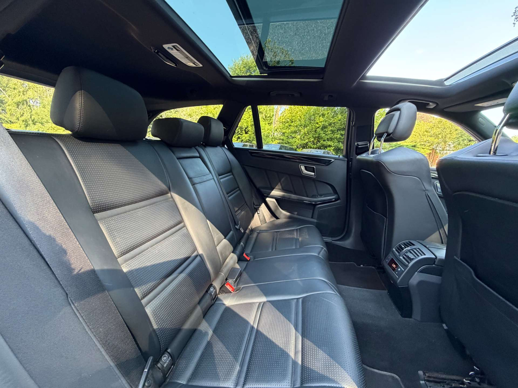 Mercedes-Benz E Class E220d Se 9G-tronic Black #42