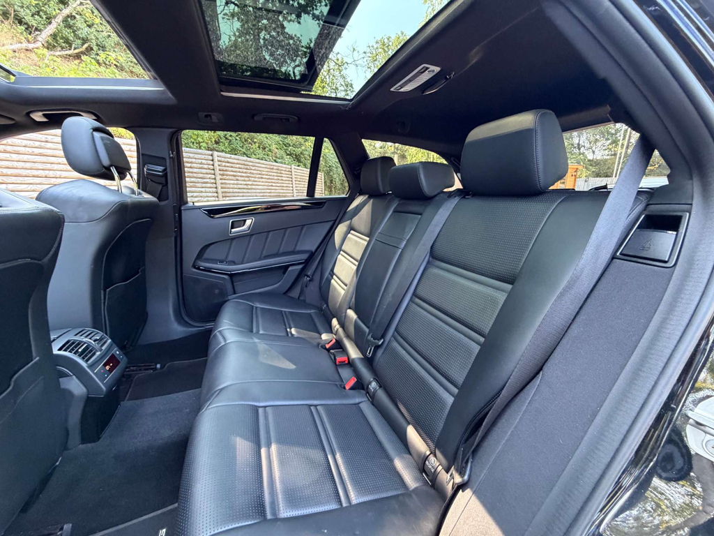 Mercedes-Benz E Class E220d Se 9G-tronic Black #38