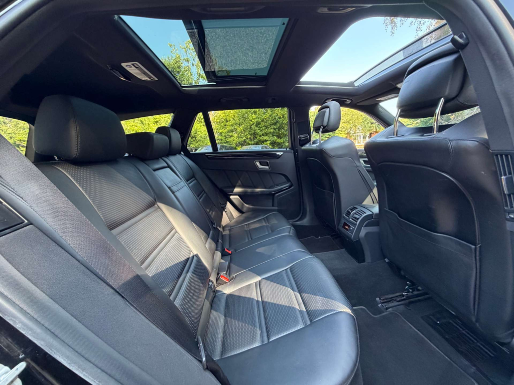 Mercedes-Benz E Class E220d Se 9G-tronic Black #40