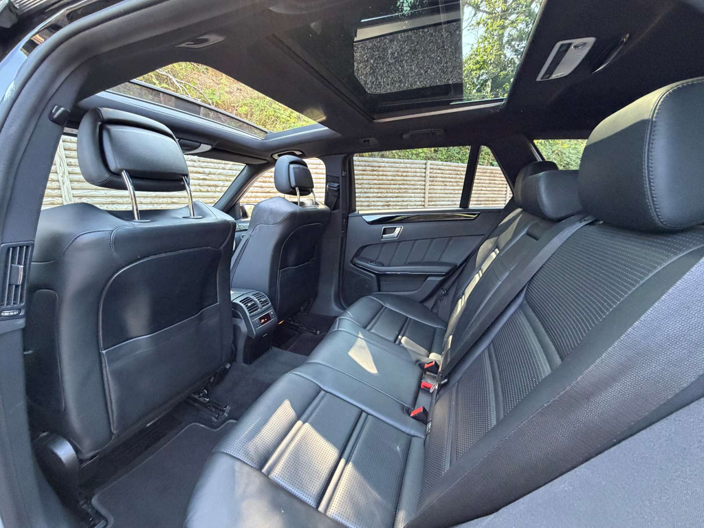 Mercedes-Benz E Class E220d Se 9G-tronic Black #45