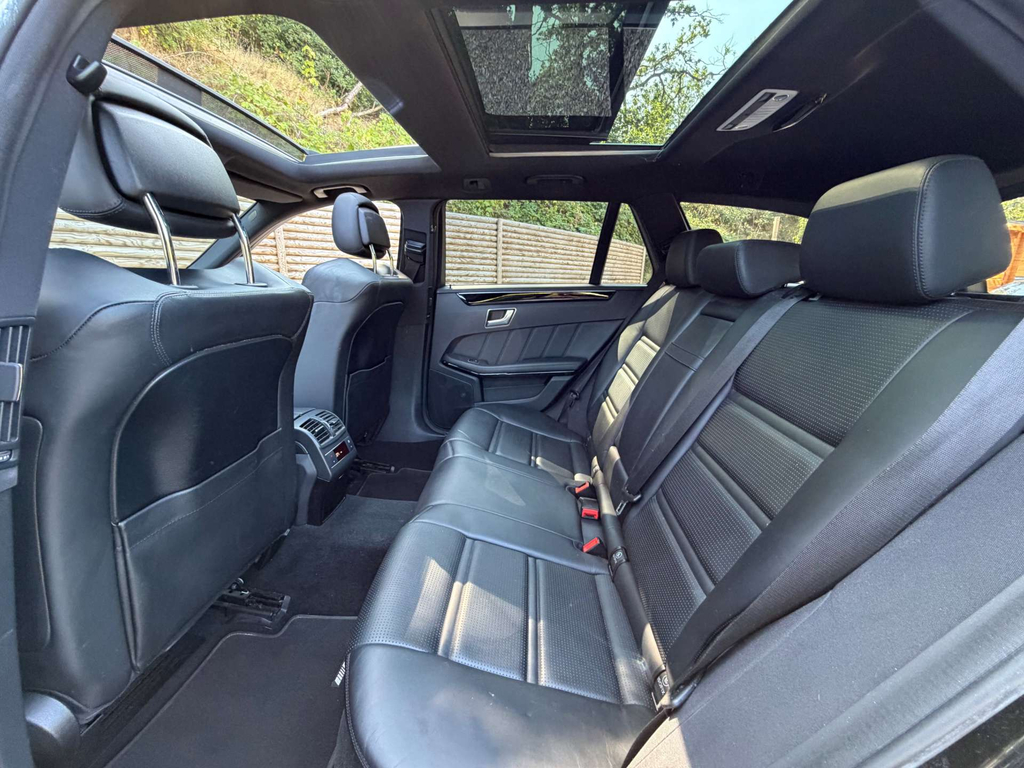Mercedes-Benz E Class E220d Se 9G-tronic Black #39