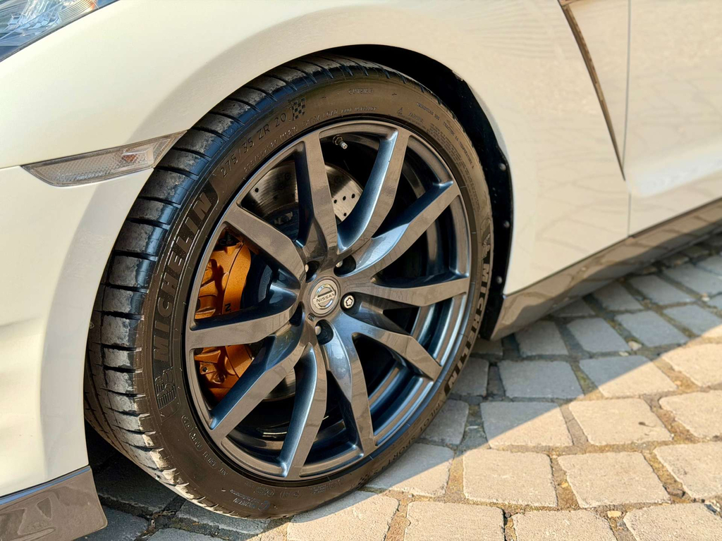 Nissan GT-R Coupe Grey #86