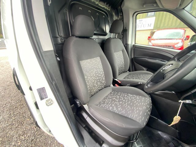 Vauxhall Combo 1.6 Cdti 2300 16V Fwd L2 H1 S S White #5