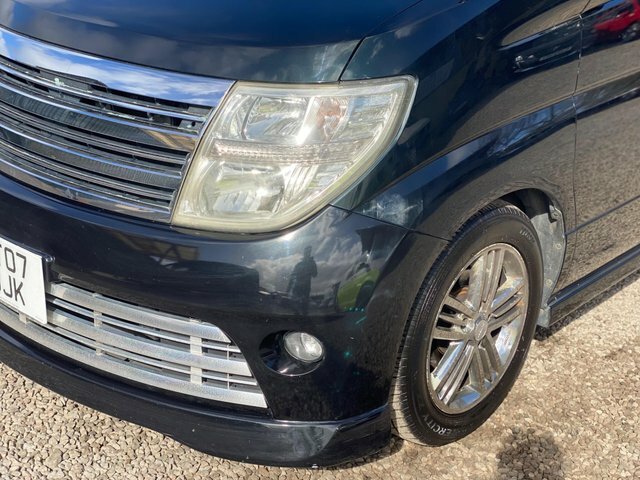 Nissan Elgrand 3.5 3.5 Black #33