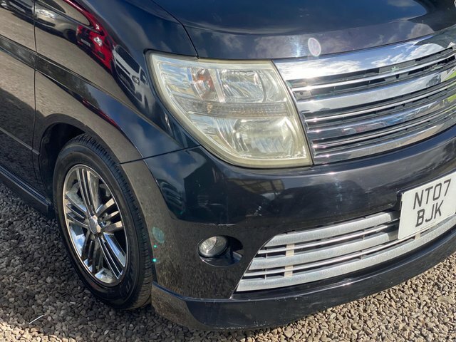 Nissan Elgrand 3.5 3.5 Black #31