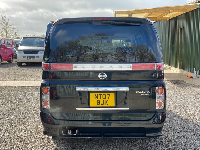 Nissan Elgrand 3.5 3.5 Black #29