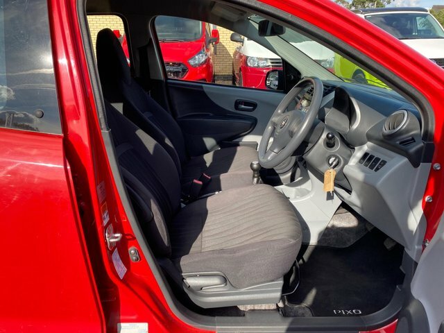 Nissan Pixo 1.0 N-tec Euro 5 Red #6