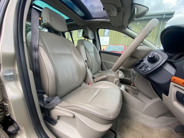 Renault Clio 1.6 Vvt Initiale Gold #6