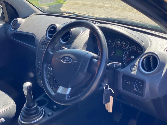 Ford Fiesta 1.4 Ghia Black #6